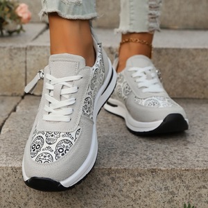 Zapatillas Deportivas Plateadas Elegantes para Mujer, Ligeras y Metálicas, Versátiles para el Día a Día - Product Image 1