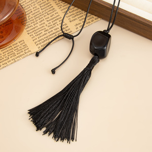 Collana Lunga Regolabile con Ciondolo in Resina Nera, Nappa di Perline e Cordino Nero, Catena per Maglione da Donna - Product Image 4