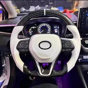 Volant de voiture personnalisé en fibre de carbone avec poignées en cuir blanc pour RAV4 Corolla Camry Yaris <span class=keywords><strong>Sport</strong></span> Design - Product Image 1