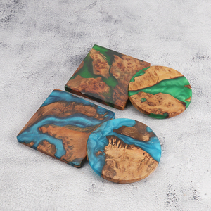 Tagliere Artigianale in Legno e Resina Epossidica, Vassoio per Formaggi in Legno d'Ulivo e Resina Effetto Fiume Acquamarina, Sottobicchieri - Product Image 3