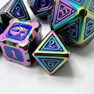 ชุดลูกเต๋าโลหะตกแต่งลายตารางเคลือบสีรุ้งเคลือบด้วยไฟฟ้าสำหรับเกมกระดานสะสมและเล่นได้ - Product Image 5