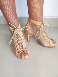 327 botas de baile de satén personalizadas para mujer tacón cubano Jazz <span class=keywords><strong>Salsa</strong></span> Tango zapatos latinos Color tostado hecho a mano por mujer - Product Image 4