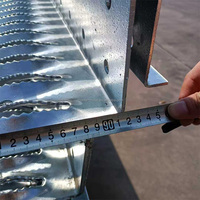 Grille de sécurité antidérapante en aluminium au design moderne pour passerelles, marches d'escalier métalliques et revêtements de toiture et de sol, durable