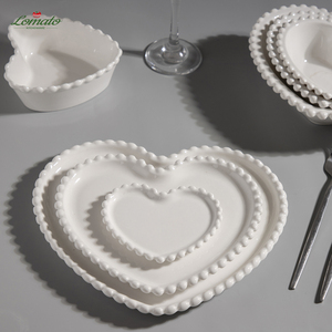 Assiettes en céramique à bord perlé en forme de cœur, plat en porcelaine blanche à bordure perlée, assiette à dessert pour mariage, vaisselle personnalisée pour restaurant - Product Image 2