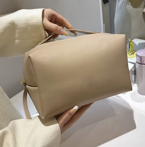 Borsa personalizzata per il trucco in pelle sintetica appesa alla moda con cerniera da viaggio in pietra borsa Logo con manico impermeabile borsa cosmetica. - Product Image 5