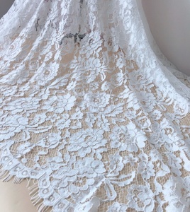 Tessuto in Pizzo Francese Smerlato Eco-Friendly 100% Poliestere Avorio con Motivi Floreali per Abiti <span class=keywords><strong>da</strong></span> <span class=keywords><strong>Sposa</strong></span> e Abbigliamento <span class=keywords><strong>da</strong></span> Festa - Product Image 5