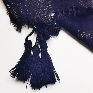 Hiyab Negro <span class=keywords><strong>de</strong></span> Lujo con Diseño a Cuadros Brillantes y Mezcla Metálica Dorada, <span class=keywords><strong>Tela</strong></span> Kashka Voile Viscosa, Jersey Premium <span class=keywords><strong>de</strong></span> Lujo Musulmán para Ramadán - Product Image 4