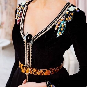 Tenue de fête simple et élégante, Caftan, avec perles de verre de cristal décoratives et de pierre, pour le travail, = 2021 - Product Image 1