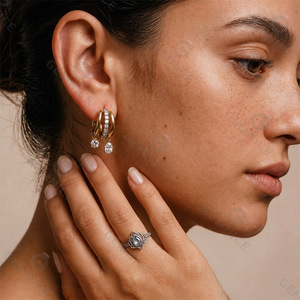 Pendientes de Diamantes Gemnel, Diamantes en Forma de Corazón y Pera, Oro Amarillo de Dos Tonos, Oro Blanco Ennegrecido, Aros - Product Image 3