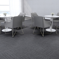 Les fabricants de tapis fournissent des dalles de moquette modernes sur mesure à boucles bouclées pour bureaux, 50x50, avec amorti.