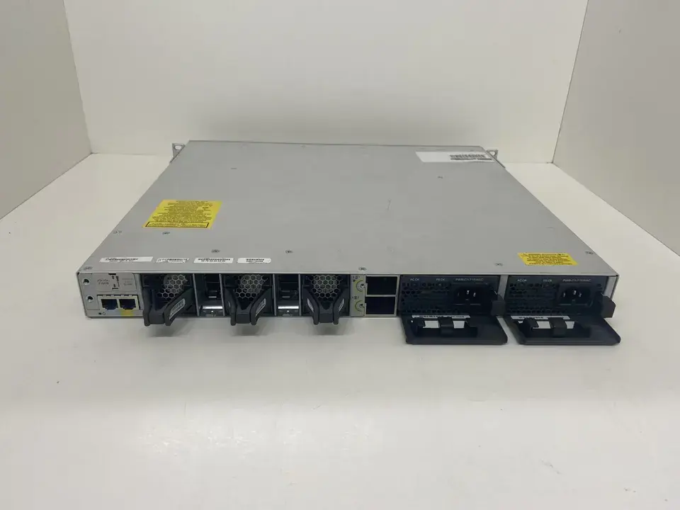 C9300-48P-E Switch usato Cata lyst 9300 PoE + a 48 porte, Network Essentials 9300 switch