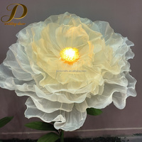 Fleur géante artificielle en organza violette à LED, faite à la main par JINDA, pour allée de mariage, chemin de cérémonie, toile de fond d'événement et scène