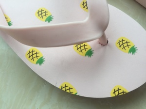 شبشب خفيف الوزن رخيص يوفر تهوية للنساء مع أقدام واسعة موسم الصيف - Product Image 2