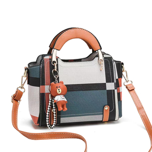 <span class=keywords><strong>2022</strong></span> femmes petit ours pendentif bandoulière sacs à main fermeture éclair couture Technique élégant commerce extérieur sacs à bandoulière explosif - Product Image 1