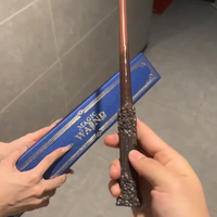 Ateş Püskürten Değnek Oyuncak Alev Cosplay Fırlatıcıları Büyü Atma Güvenli İnteraktif Metal Sihirli Sahne Malzemesi Yakın Çekim Sihirleri için
