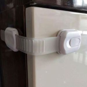 Kit de sécurité pour bébés à prix de gros : Serrures de protection en plastique pour tiroirs, portes et armoires - Product Image 3