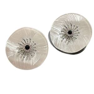 Boucles d'oreilles à clous en forme de fleur, argent 925, incrustation de cristaux, bijoux de luxe pour femmes, pour les soirées - Product Image 2