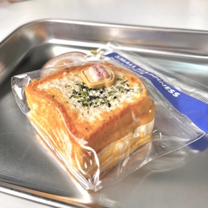 Juguete Antiestrés de Silicona Suave con Forma de Comida, Juguete Sensorial de Rebote Lento, Relajante para Escritorio, Marca QY Toast Squishy - Product Image 4