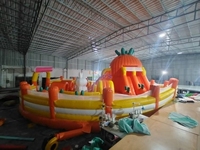 Structure gonflable commerciale combinée : toboggan et château rebondissant en forme de carotte, parcours d'obstacles gonflable à thème lapin de dessin animé pour Pâques