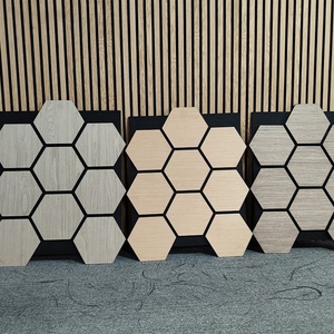 Panneaux acoustiques hexagonaux 3D en fibre de polyester écologiques et modernes, insonorisants, avec une réduction du bruit de 29 dB pour les murs des bâtiments de bureaux - Product Image 4