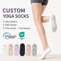 Chaussettes de yoga antidérapantes à logo personnalisé pour femmes, à coupe basse, avec sangle croisée, pour la barre, le Pilates et les exercices au sol