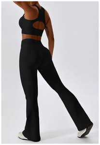 Ensemble de yoga deux pièces pour <span class=keywords><strong>femme</strong></span> avec logo personnalisé, comprenant un crop top de sport à dos évidé et un pantalon de survêtement évasé à coupe en V et jambes larges, idéal pour la gym, le fitness et l'entraînement. - Product Image 5