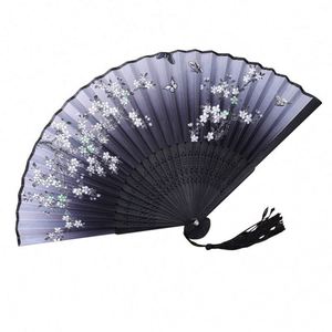 พัดพับพิมพ์โลโก้ตามสั่ง สไตล์โรแมนติก ทำจากกระดาษ พิมพ์ดิจิทัล พกพาสะดวก ใช้สำหรับงานโปรโมชั่น - Product Image 1