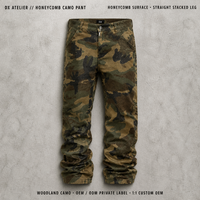 Celana Kerja Lebar Motif Woodland Camo 320gsm Permukaan Sarang Lebah Kaki Lurus Bertumpuk Label Pribadi Streetwear OEM ODM