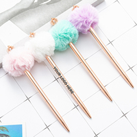 Stylo à bille Crown Fluffy, stylo en métal mignon avec peluche pour cadeaux de bureau et cadeaux promotionnels