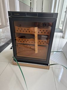 Humidor Eléctrico para Cigarros MON800A al por Mayor, Gabinete para Exhibición de Cigarros en Tiendas, Capacidad para 500 Cigarros - Product Image 5