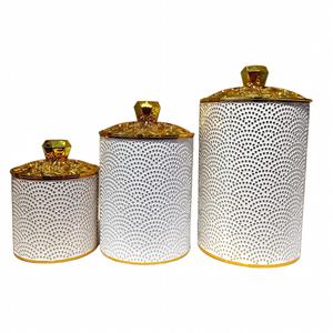 Conjunto de 3 Potes Herméticos de Plástico Empilháveis Dourados para Armazenamento de Alimentos: Farinha, Açúcar e Café - Ideal para Cozinha - Product Image 5