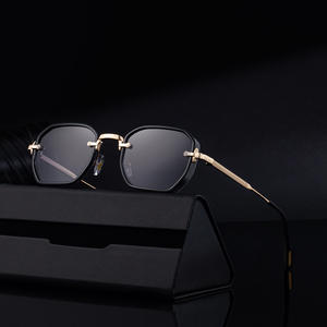 Nuevas gafas de sol con montura cuadrada para hombre, montura negra de PC, protección UV400, clase 2, estilo moderno para exteriores - Product Image 3