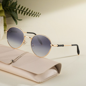 Gafas de Sol Ovaladas Elegantes para Mujer, Protección UV400, Lentes de PC, Marco de Plástico y Metal, Clase 2, Embalaje Personalizado - Product Image 4