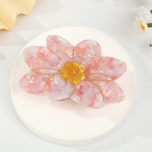 กิ๊บติดผมรูปดอกพลัมหวานสำหรับผู้หญิง ดีไซน์ลายดอกไม้ สำหรับตกแต่งผมด้านหลังศีรษะอย่างมีสไตล์ - Product Image 3