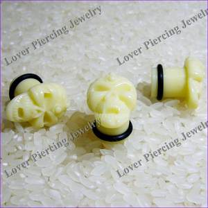 [،] جمجمة مشهورة بتصميم رائع من الأكريليك ، سدادات أذن ذات تصميم رائع من الأكريليك ، أنفاق مفردة متوهجة ، مجوهرات بالجملة لثقب الجسم - Product Image 4