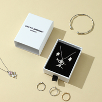 Boîte à bijoux à tiroir coulissant A1 en carton blanc avec insert en velours noir, impression de marque, logo personnalisé, emballage cadeau