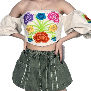 Top Corto Sexy con Bordado y Hombros Descubiertos de Moda para Mujer OEM - Product Image 2