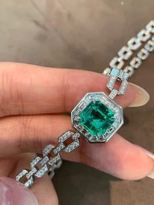 Collier ras du cou en or blanc 18 carats avec émeraude de laboratoire, halo octogonal en diamant de laboratoire, maillons trombone, bijoux fins pour femme - Product Image 3