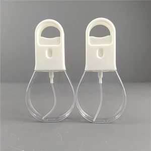 Viagem Pocket Size Álcool <span class=keywords><strong>Hand</strong></span> Sanitiser PET Credit Card Spray Bottle com Screw Cap e Gravação Pronto Silicone Keychain - Product Image 4