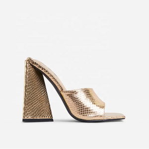 Sandales à talons hauts pour femmes en cuir de serpent doré, style mules décontractées, personnalisables, grandes tailles disponibles jusqu'au 10.5 - Product Image 6