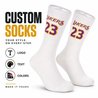 Chaussettes de sport mi-mollet blanches personnalisées, avec motifs tricotés chiffres et lettres, possibilité d'ajouter un logo, texte et couleurs personnalisés pour les tenues d'équipe