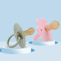 Tétine de sevrage de bébé en silicone liquide personnalisée ODM OEM souple et large pour utilisation de jour et de nuit