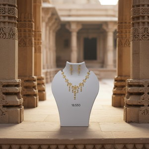 Ensemble de collier à pendentif floral doré avec motifs floraux complexes et boucles d'oreilles assorties pour femmes, bijoux traditionnels - Product Image 1