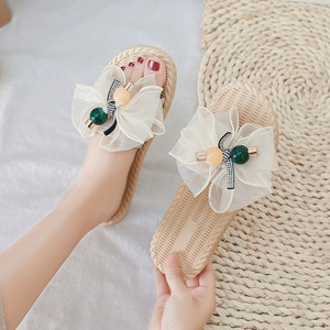 Pantoufles Femme Été 2026 Nouveauté Fleur Extérieur Maison Semelle Souple Étudiante Personnalité Sandales Antidérapantes Tendance - Product Image 1