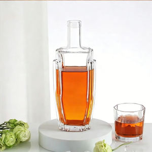 Botella de Vidrio Transparente Única para Whisky, Brandy, Vodka y Ginebra, con Logotipo Personalizado de Alta Calidad - Product Image 1