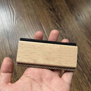Peigne double face en bois pour pulls et cachemires, élimine les bouloches et les peluches des vêtements (vente en gros) - Product Image 5
