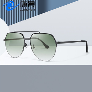 Gafas de Sol Metálicas Extra Grandes Conchen, Montura Negra, Lentes de PC con Protección UV400, Unisex, para Viajes, Conducción y Moda - Product Image 1
