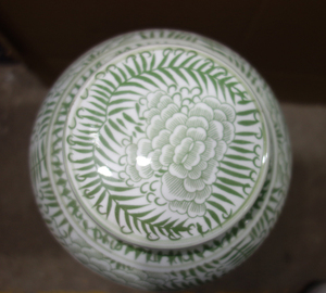 Flessen & Potten Vintage Chinese Groene Geglazuurde Gemberpot Shiwan Aardewerk Montclair Papegaaien Groene En Witte Gemberpot - Product Image 2