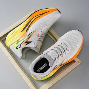 Chaussures de course personnalisées en gros pour hommes – Baskets tendance et respirantes en maille pour l'été avec semelle épaisse - Product Image 5