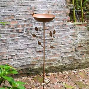 Mangeoire à oiseaux <span class=keywords><strong>de</strong></span> <span class=keywords><strong>jardin</strong></span> créative en <span class=keywords><strong>fer</strong></span> <span class=keywords><strong>forgé</strong></span> meubles d'extérieur baignoire à oiseaux avec support <span class=keywords><strong>de</strong></span> placage pour ornements <span class=keywords><strong>de</strong></span> balcon au sol - Product Image 5